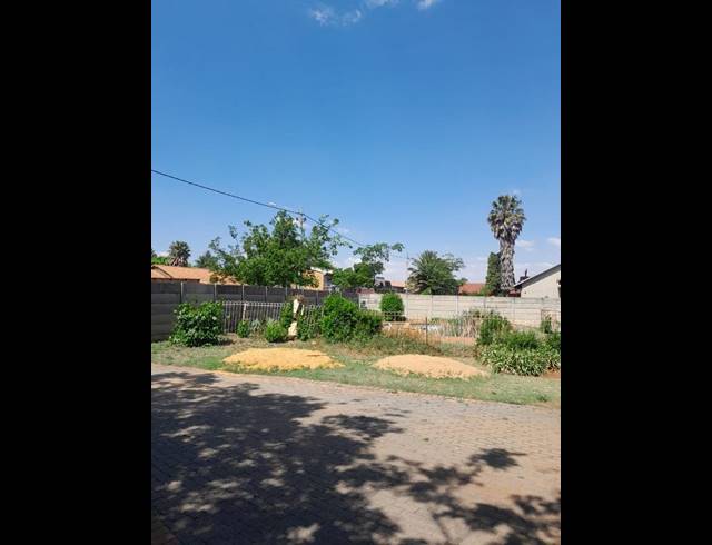 3 BEDROOM HOUSE FOR SALE IN DERSLEY